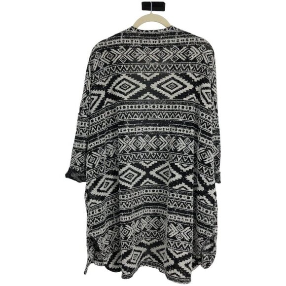 Urban Outfitters Ecote Black &White Tribal Patterned 3/4 sleeve Cardigan size S - Picture 2 of 12